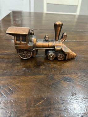 Source Unknown Copper-Tone Vintage Locomotive Train Figurine